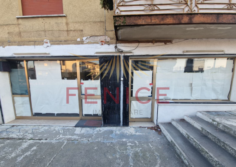 Fenice Immobiliare è felice di presentarvi questo locale situato nella zona di Signoressa, frazio...