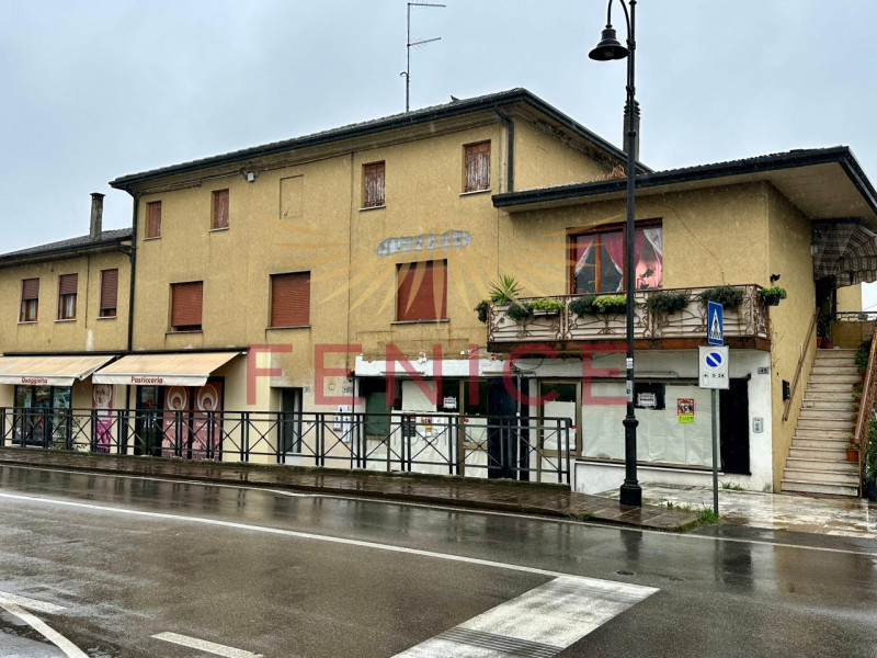 Fenice Immobiliare è felice di presentarvi questo locale situato nella zona di Signoressa, frazio...