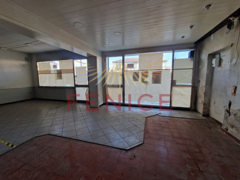 Fenice Immobiliare è felice di presentarvi questo locale situato nella zona di Signoressa, frazio...