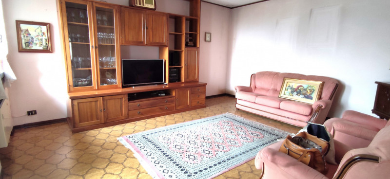 Incastonata nel cuore delle splendide colline di Castelgomberto, proponiamo in vendita una magnif...