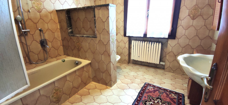 Incastonata nel cuore delle splendide colline di Castelgomberto, proponiamo in vendita una magnif...