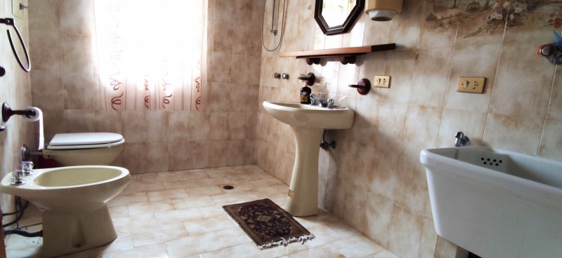 Incastonata nel cuore delle splendide colline di Castelgomberto, proponiamo in vendita una magnif...