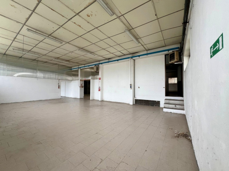 ABITAZIONE CON PERTINENZIALE CAPANNONE ARTIGIANALE IN ZONA CENTRALE A MALO - Rif. 8296

In zona c...