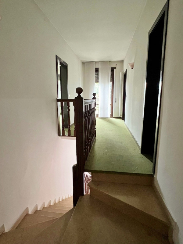 ABITAZIONE CON PERTINENZIALE CAPANNONE ARTIGIANALE IN ZONA CENTRALE A MALO - Rif. 8296

In zona c...