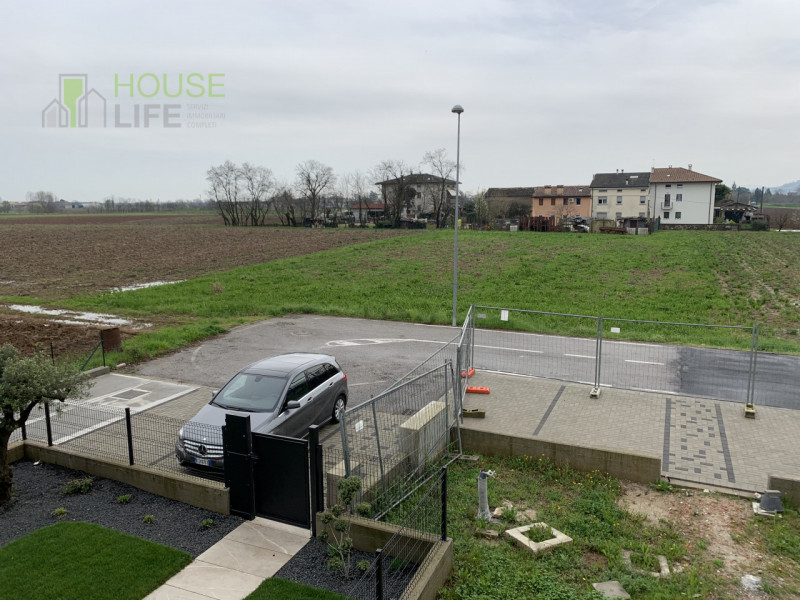 ISOLA VICENTINA: in zona residenziale posta ai confini con la campagna, nuova VILLETTA A SCHIERA ...