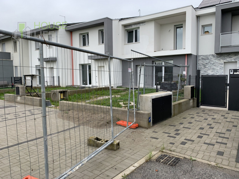 ISOLA VICENTINA: in zona residenziale posta ai confini con la campagna, nuova VILLETTA A SCHIERA ...