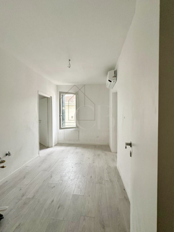 Proponiamo in vendita appartamento al secondo ed ultimo piano in un contesto di sole 3 unità abit...