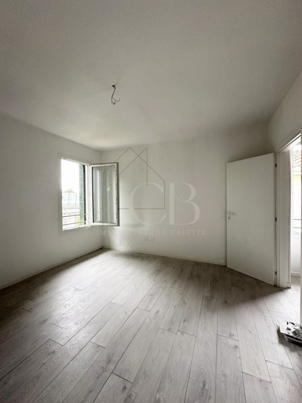 Proponiamo in vendita appartamento al secondo ed ultimo piano in un contesto di sole 3 unità abit...