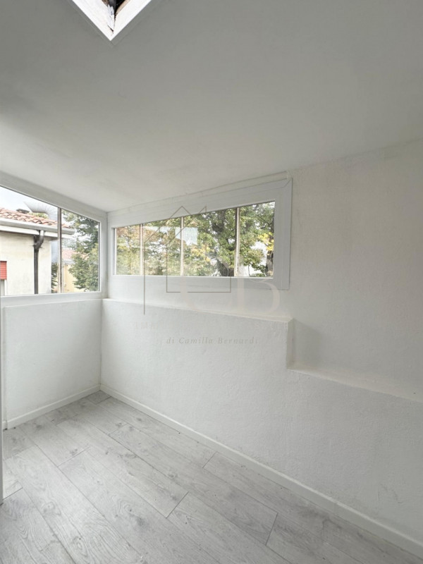 Proponiamo in vendita appartamento al secondo ed ultimo piano in un contesto di sole 3 unità abit...