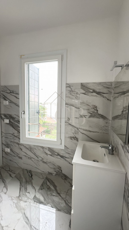 Proponiamo in vendita appartamento al secondo ed ultimo piano in un contesto di sole 3 unità abit...