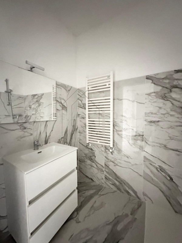 Proponiamo in vendita appartamento al secondo ed ultimo piano in un contesto di sole 3 unità abit...