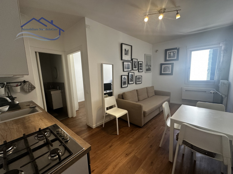 Nel cuore del Centro Storico di Padova, proponiamo in vendita un accogliente e ben rifinito biloc...