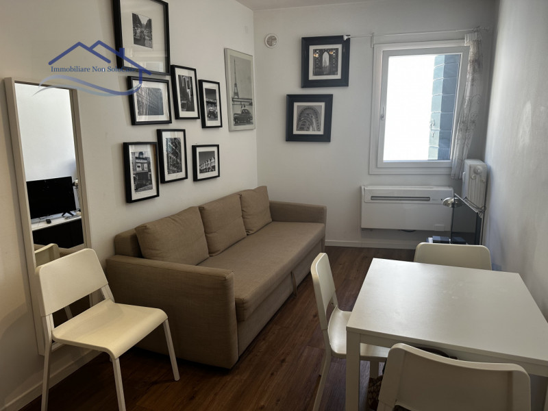 Nel cuore del Centro Storico di Padova, proponiamo in vendita un accogliente e ben rifinito biloc...