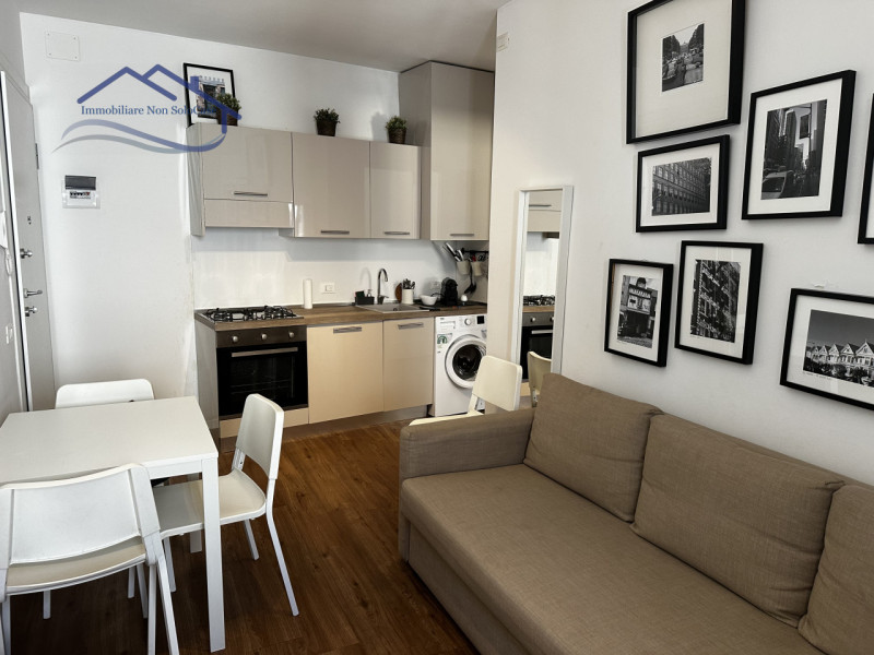 Nel cuore del Centro Storico di Padova, proponiamo in vendita un accogliente e ben rifinito biloc...