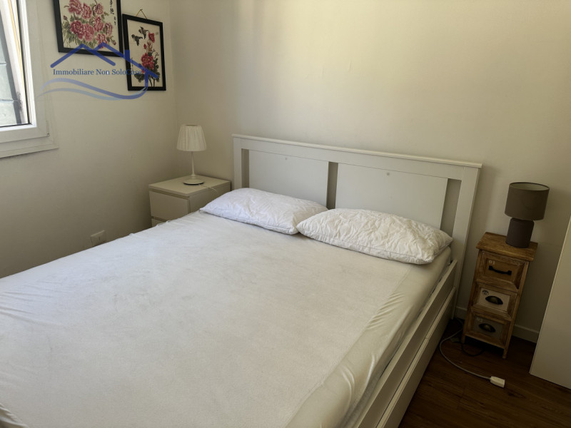 Nel cuore del Centro Storico di Padova, proponiamo in vendita un accogliente e ben rifinito biloc...