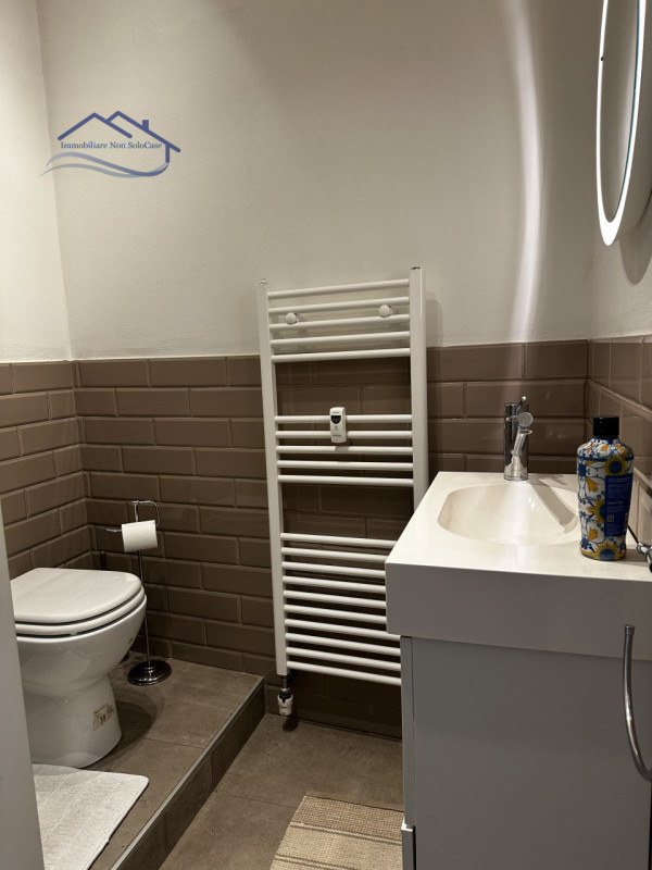 Nel cuore del Centro Storico di Padova, proponiamo in vendita un accogliente e ben rifinito biloc...