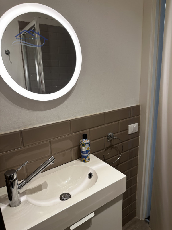 Nel cuore del Centro Storico di Padova, proponiamo in vendita un accogliente e ben rifinito biloc...