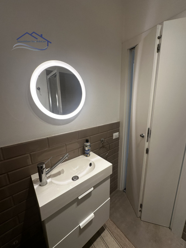 Nel cuore del Centro Storico di Padova, proponiamo in vendita un accogliente e ben rifinito biloc...