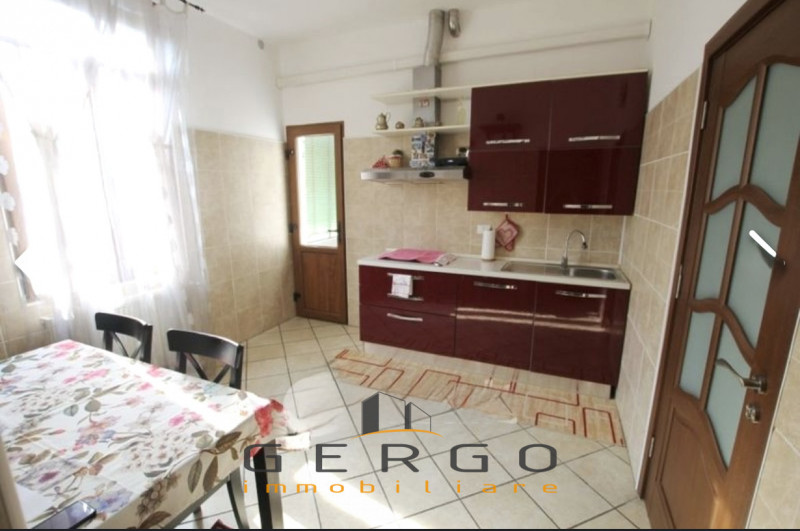 (Per INFO Monica 3482688677) Scopri questo affascinante appartamento quadrilocale situato nel cuo...