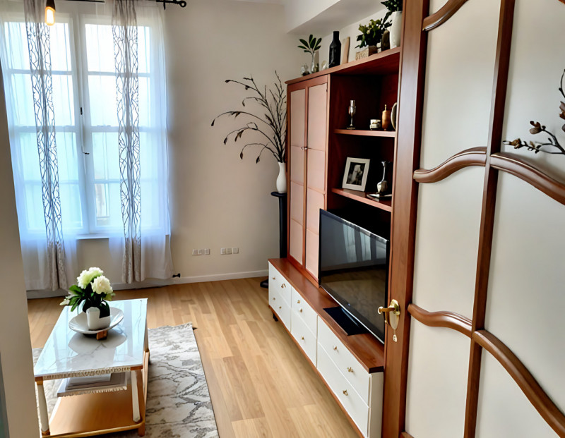 (Per INFO Monica 3482688677) Scopri questo affascinante appartamento quadrilocale situato nel cuo...