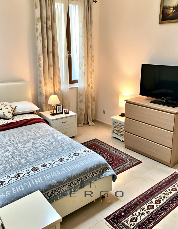 (Per INFO Monica 3482688677) Scopri questo affascinante appartamento quadrilocale situato nel cuo...