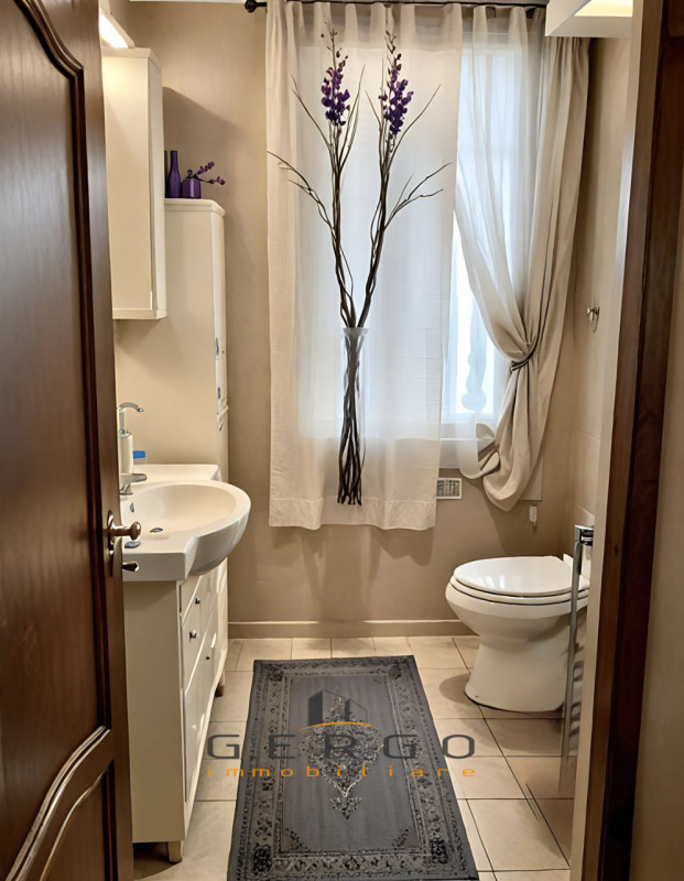 (Per INFO Monica 3482688677) Scopri questo affascinante appartamento quadrilocale situato nel cuo...