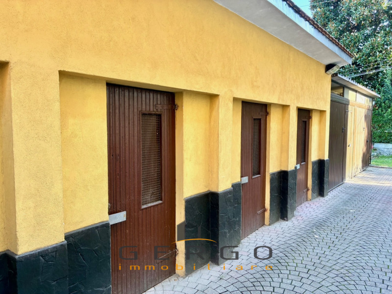 (Per INFO Monica 3482688677) Scopri questo affascinante appartamento quadrilocale situato nel cuo...