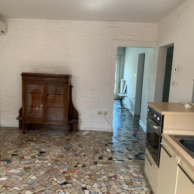 Benvenuti in questo appartamento quadrilocale situato nel cuore del Centro Storico di Vicenza. Qu...