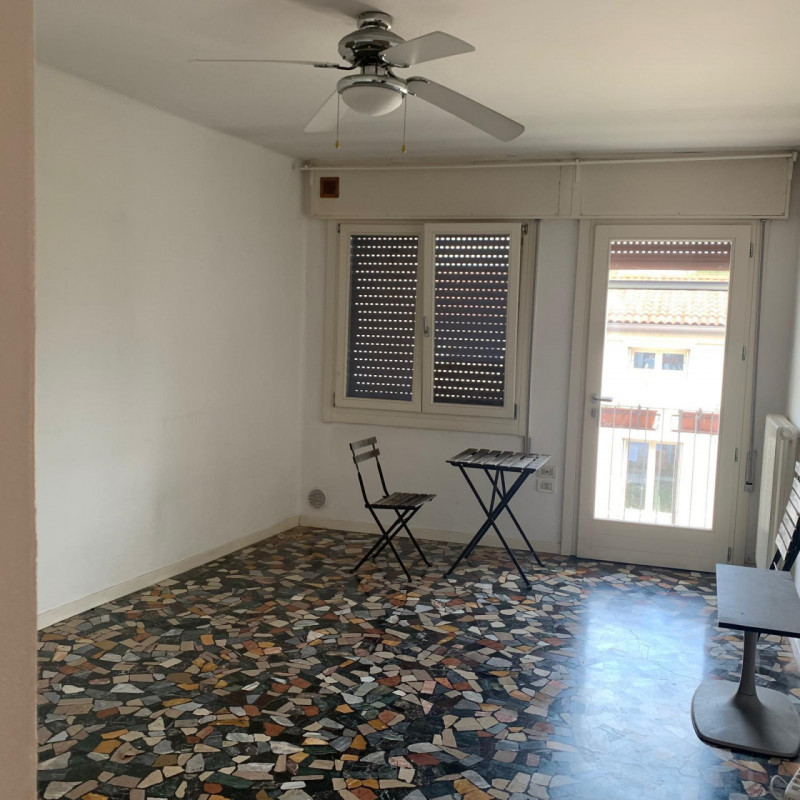 Benvenuti in questo appartamento quadrilocale situato nel cuore del Centro Storico di Vicenza. Qu...