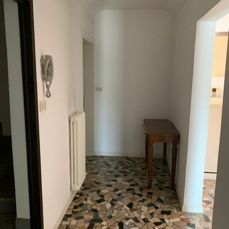 Benvenuti in questo appartamento quadrilocale situato nel cuore del Centro Storico di Vicenza. Qu...