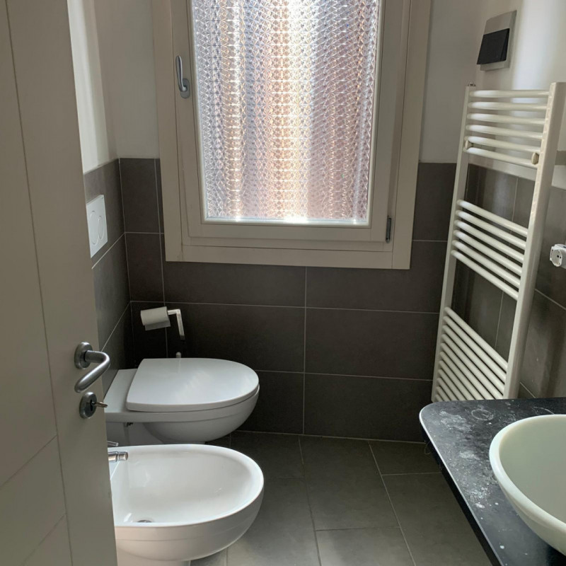 Benvenuti in questo appartamento quadrilocale situato nel cuore del Centro Storico di Vicenza. Qu...