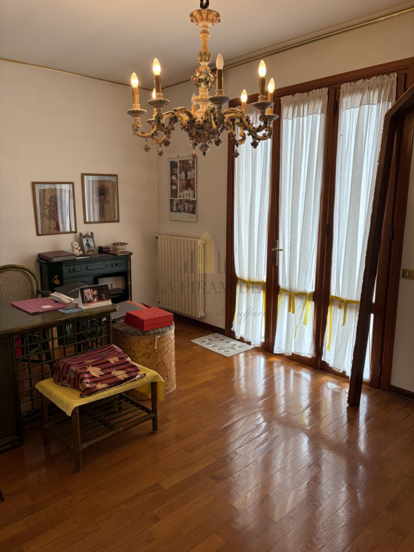VENEZIA – STRÀ CENTRO

Elegante Abitazione Terra/Cielo in Quartiere Residenziale Esclusivo

In un...