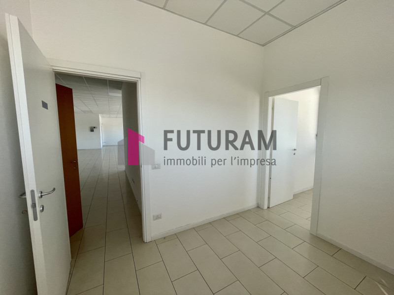 RIF:  082NM -  MELLAREDO DI PIANIGA  -  PER INFO 0444/310220

propongo in affitto un ufficio al p...