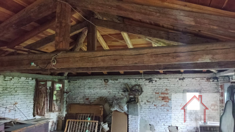 CASALE SUL MONTELLO CON 23.000 MQ DI TERRENO

Casale singolo da ristrutturare in vendita nel Comu...