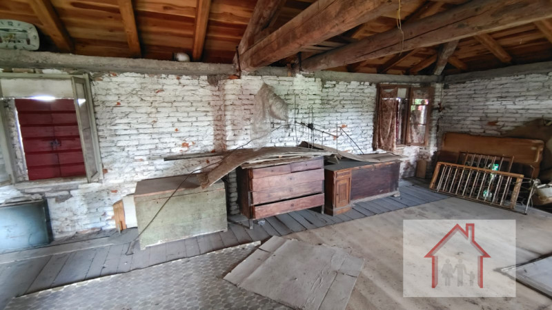 CASALE SUL MONTELLO CON 23.000 MQ DI TERRENO

Casale singolo da ristrutturare in vendita nel Comu...