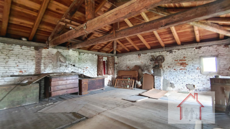 CASALE SUL MONTELLO CON 23.000 MQ DI TERRENO

Casale singolo da ristrutturare in vendita nel Comu...