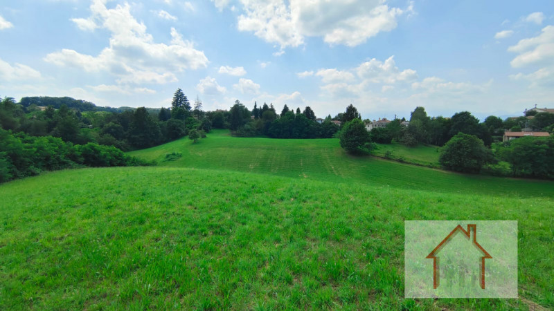 CASALE SUL MONTELLO CON 23.000 MQ DI TERRENO

Casale singolo da ristrutturare in vendita nel Comu...