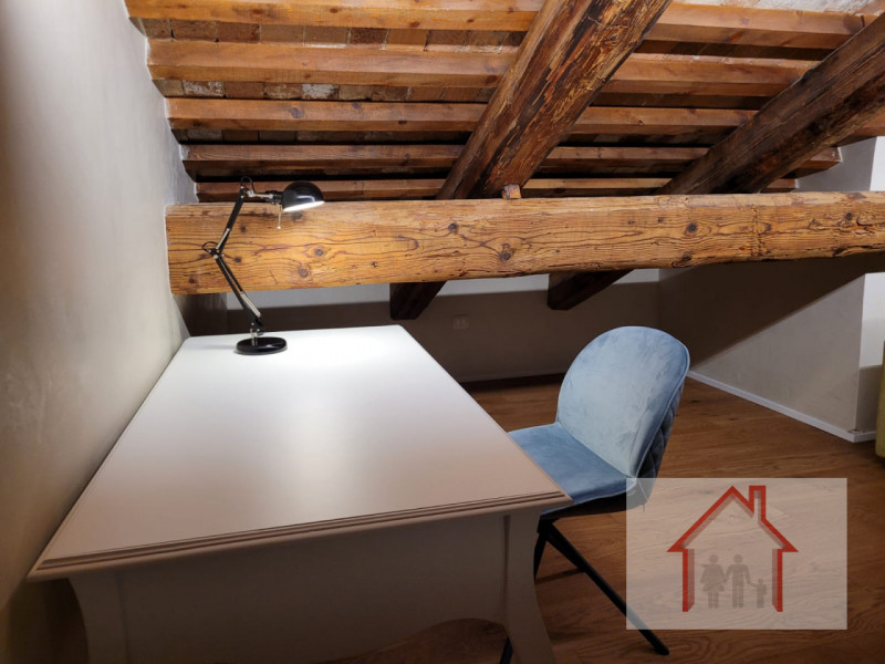 LUSSUOSO APPARTAMENTO IN UNA VILLA STORICA AI PIEDI DEL MONTELLO

Montebelluna (Loc. Biadene)

SO...