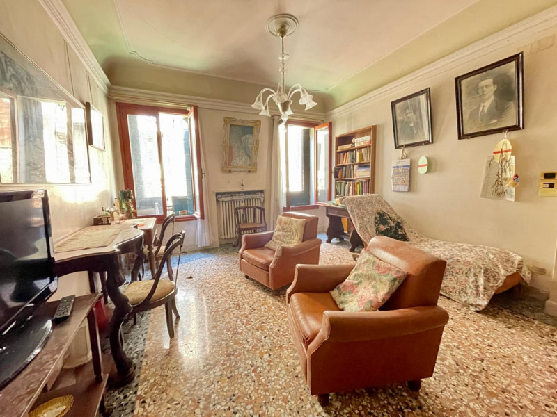 Nel cuore pulsante di Venezia, a soli 650 metri da Piazza San Marco e a 400 metri dal celebre Pon...