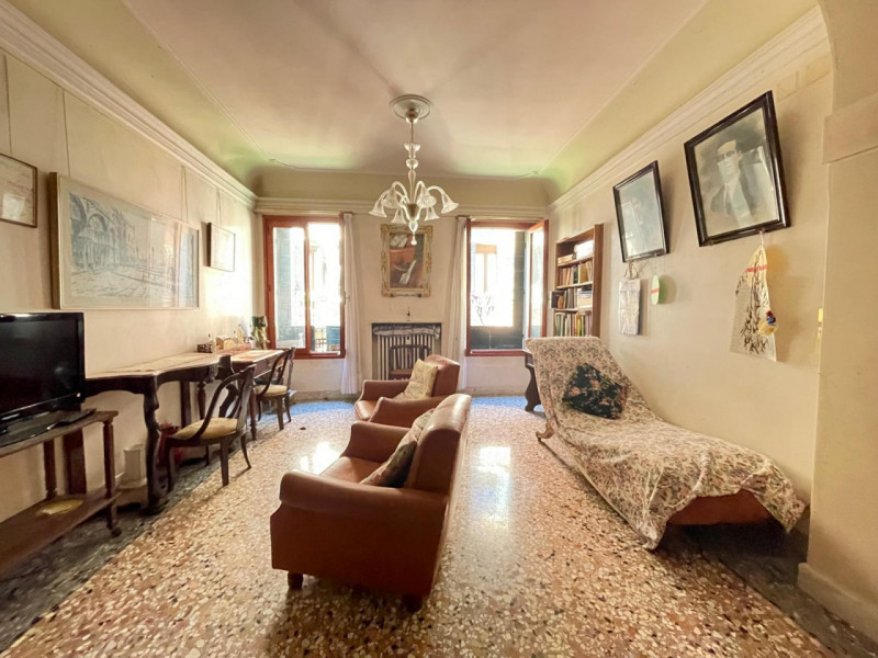 Nel cuore pulsante di Venezia, a soli 650 metri da Piazza San Marco e a 400 metri dal celebre Pon...