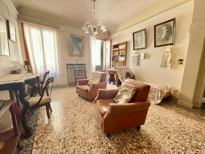 Nel cuore pulsante di Venezia, a soli 650 metri da Piazza San Marco e a 400 metri dal celebre Pon...