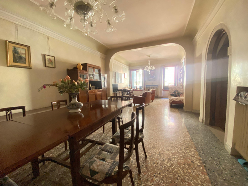 Nel cuore pulsante di Venezia, a soli 650 metri da Piazza San Marco e a 400 metri dal celebre Pon...