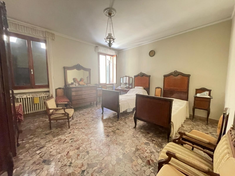 Nel cuore pulsante di Venezia, a soli 650 metri da Piazza San Marco e a 400 metri dal celebre Pon...