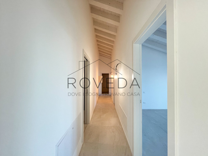 DOSSON DI CASIER - CASIER

RIFERIMENTO: CR8

L'agenzia Roveda Immobiliare ha il piacere di presen...