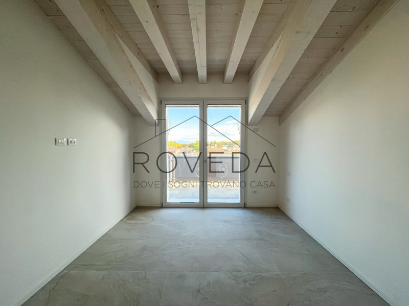 DOSSON DI CASIER - CASIER

RIFERIMENTO: CR8

L'agenzia Roveda Immobiliare ha il piacere di presen...