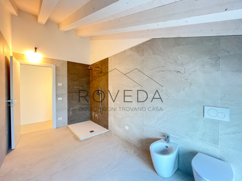 DOSSON DI CASIER - CASIER

RIFERIMENTO: CR8

L'agenzia Roveda Immobiliare ha il piacere di presen...