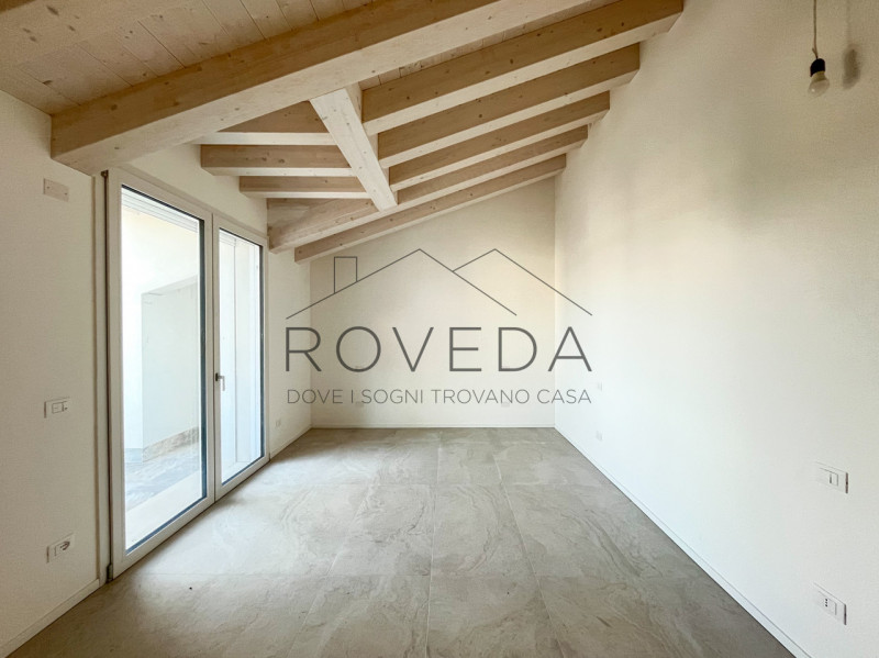 DOSSON DI CASIER - CASIER

RIFERIMENTO: CR8

L'agenzia Roveda Immobiliare ha il piacere di presen...