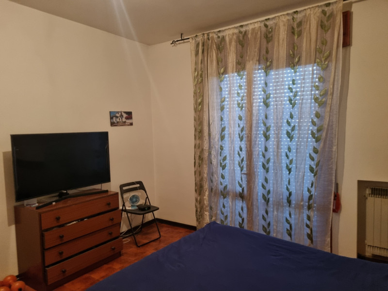 In vendita appartamento situato al secondo piano all'interno di un contesto condominiale composto...