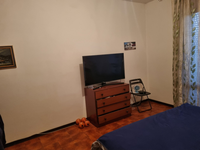 In vendita appartamento situato al secondo piano all'interno di un contesto condominiale composto...