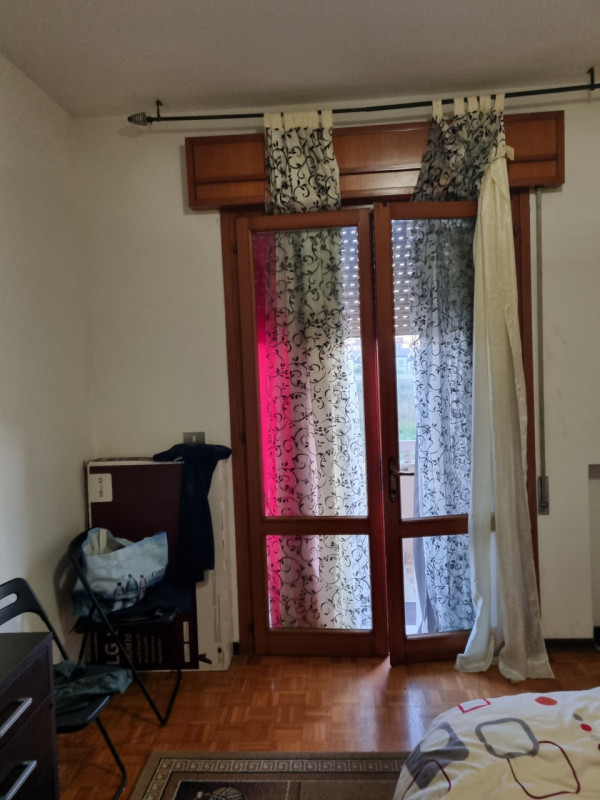 In vendita appartamento situato al secondo piano all'interno di un contesto condominiale composto...